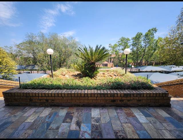 679M² RETAIL TO LET IN HALFWAY GARDENS